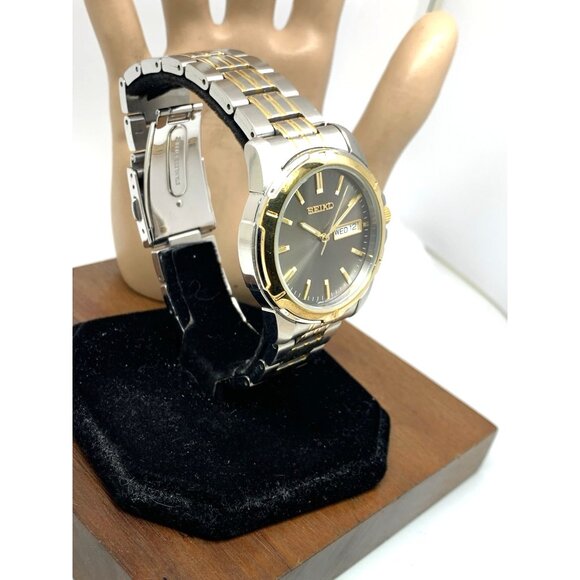 Seiko Men's Watch SUR356 Quartz Gray Dial Day Date Two Tone Stainless Steel 39mm - Picture 16 of 16